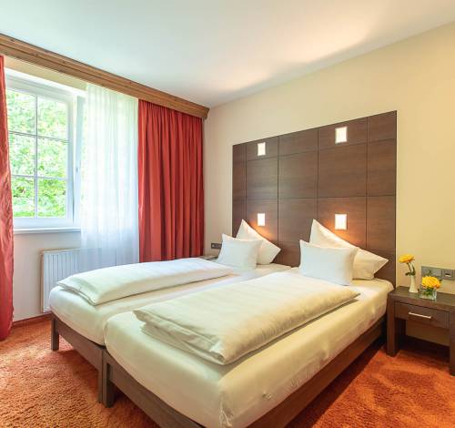 Das Bett in der Ferienwohnung in Salzburg lädt zum Träumen ein. 