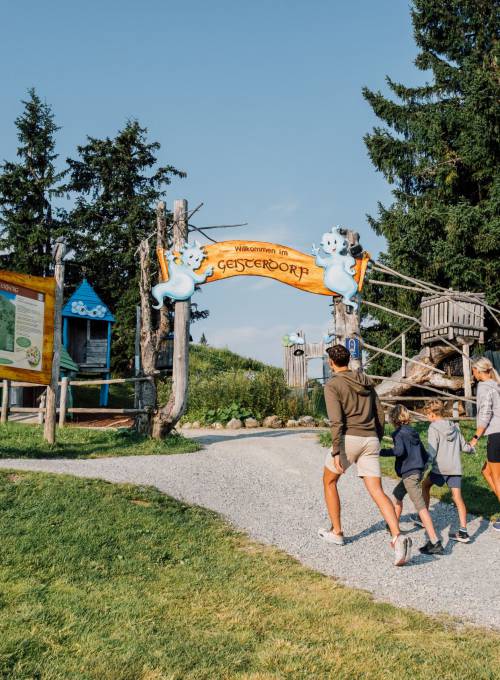 Der Besuch des Geisterdorfs auf dem Geisterberg ist für viele Familien ein wahres Highlight.