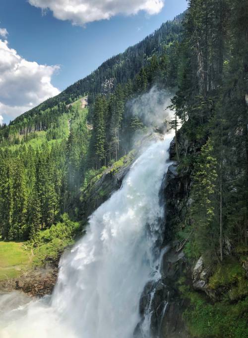 Die Krimmler Wasserfälle sind ein beeindruckendes Ausflugsziel für unsere Gäste im Alpina Family, Spa & Sporthotel. 