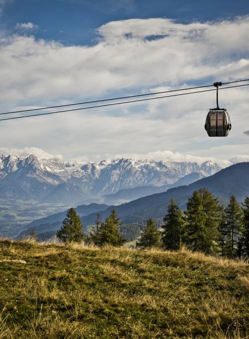 Die Gondelbahn des Snow Space Salzburg Alpendorf direkt neben dem Hotel Alpina.